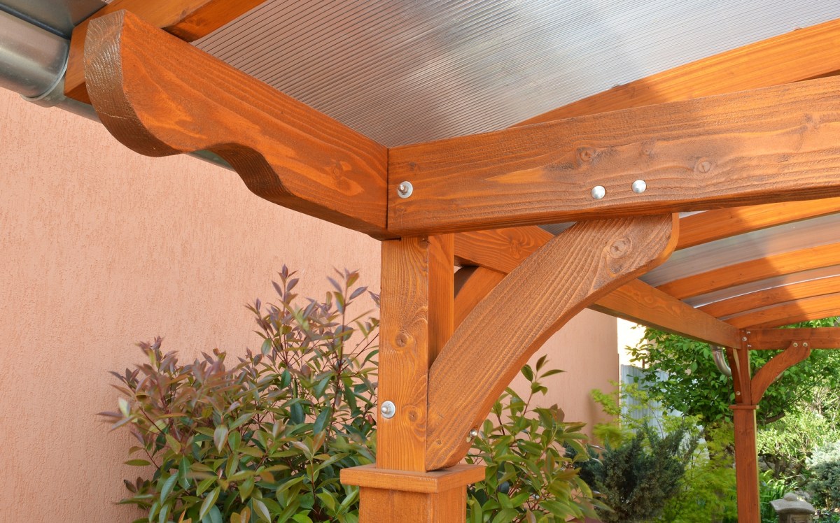 Fa autóbeálló szabad garázs igazi fa polikarbonát tető oszlop hajlított gerenda egyedi