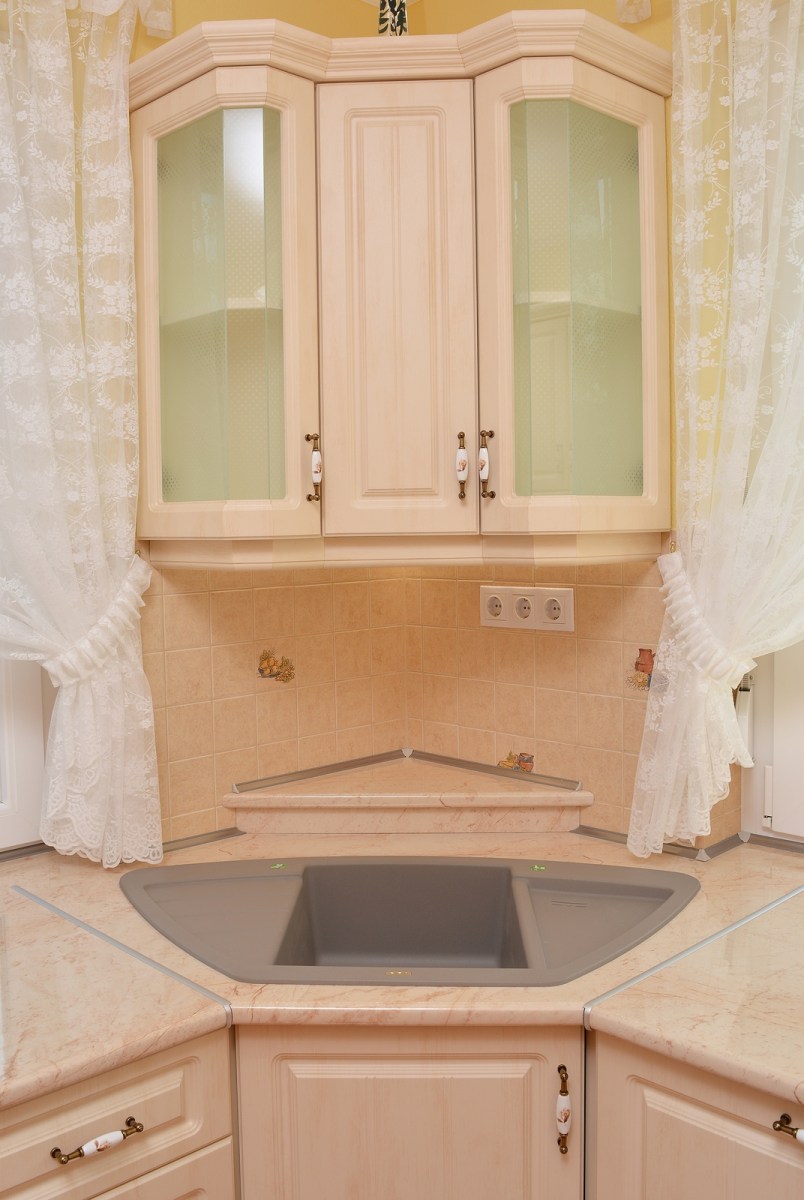 Antikolt vanília színű vákuumfóliás konyhabútor