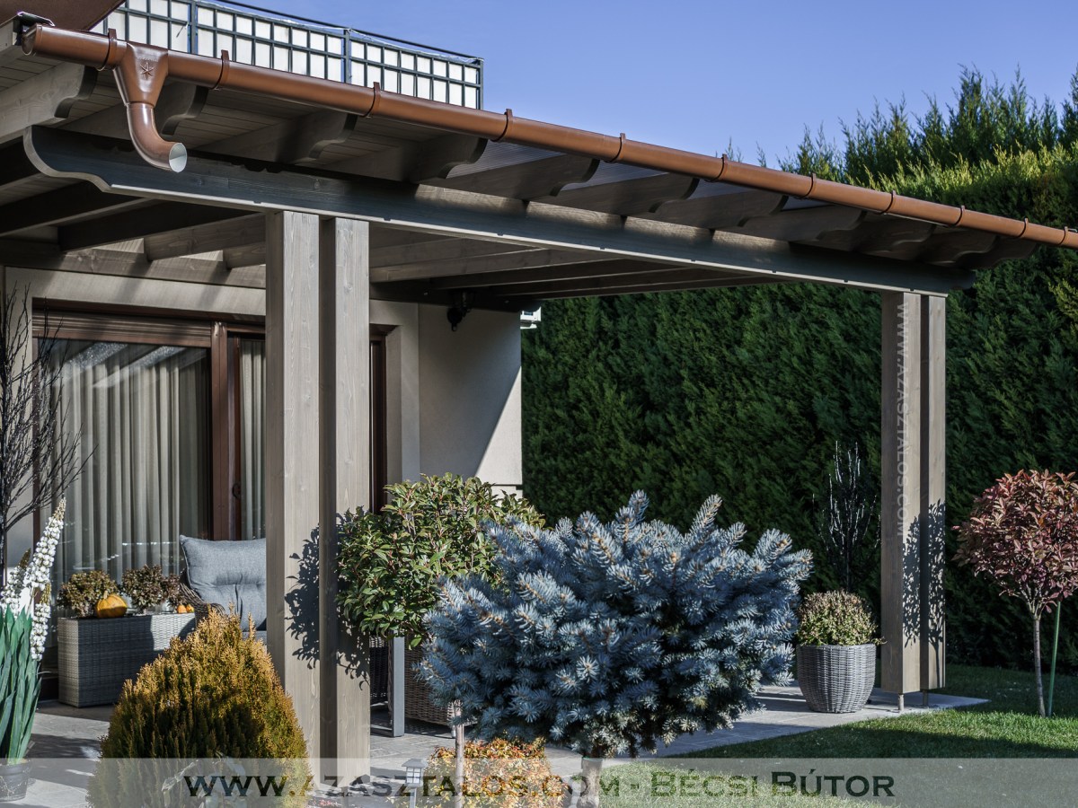 Egyedi Fából Készült Előtető Dupla Oszlopszerkezettel