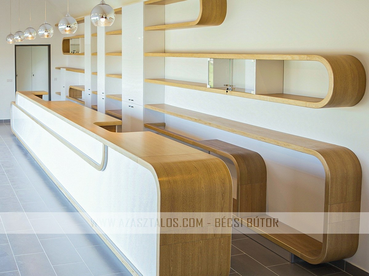 Egyedi Tervezésű Recepciós Pult és&nbsp;polcrendszer