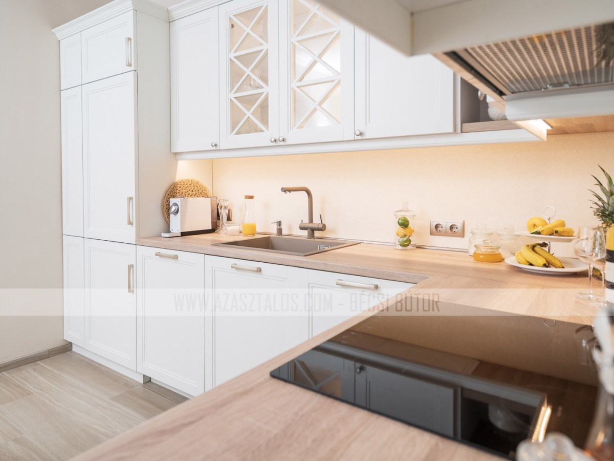 Fehér festett konyhabútor – az időtálló&nbsp;elegancia
