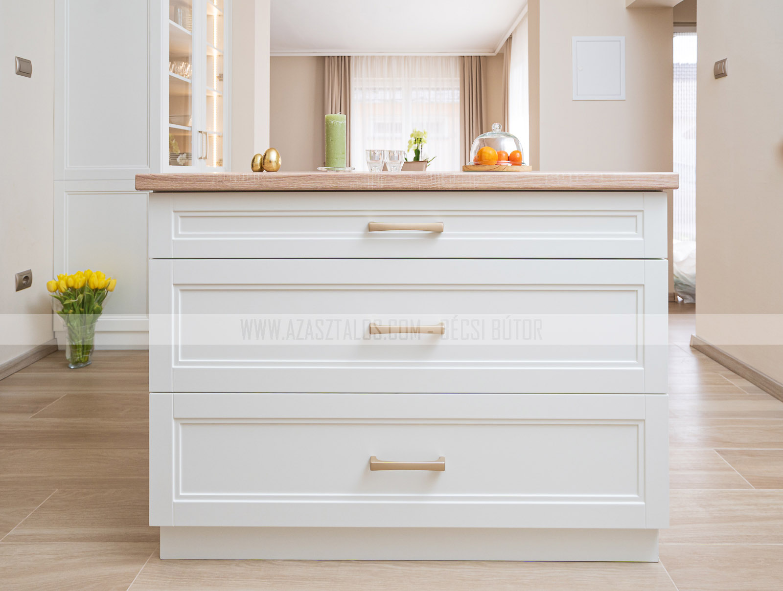 Praktikus konyhasziget extra tárolóhellyel és nagy fiókokkal